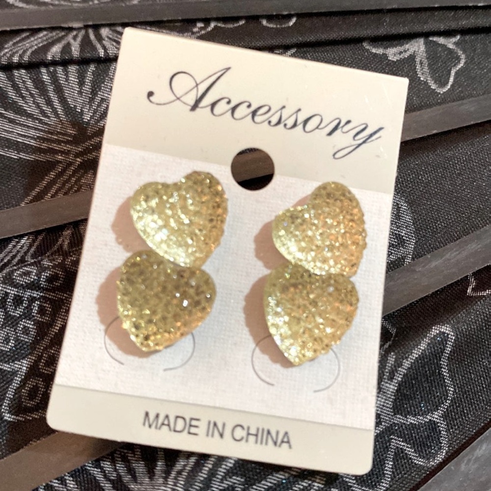 Pastel yellow heart earrings